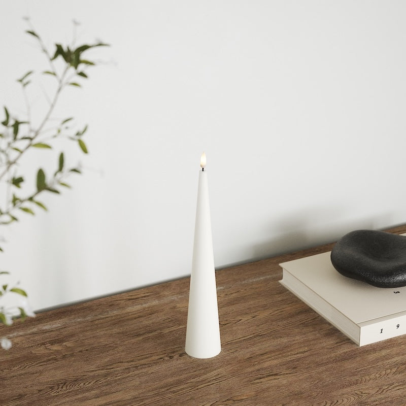 Deluxe Homeart Kegle lys D 5 x H 28 cm Hvid