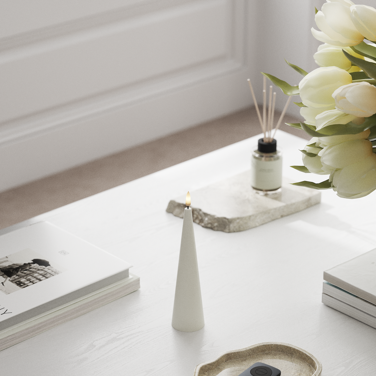 Deluxe Homeart Kegle lys D 5 x H 20 cm Hvid LED Keglelys 1