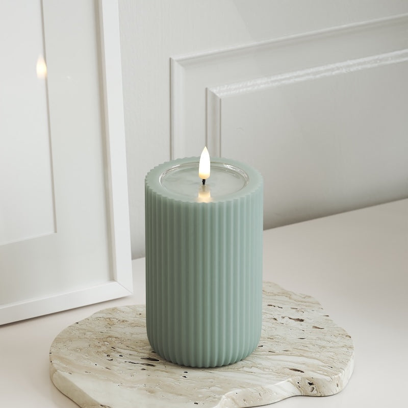 Unique Candles Unique LED Rillelys D 8 x 12,5 cm Salvie grøn