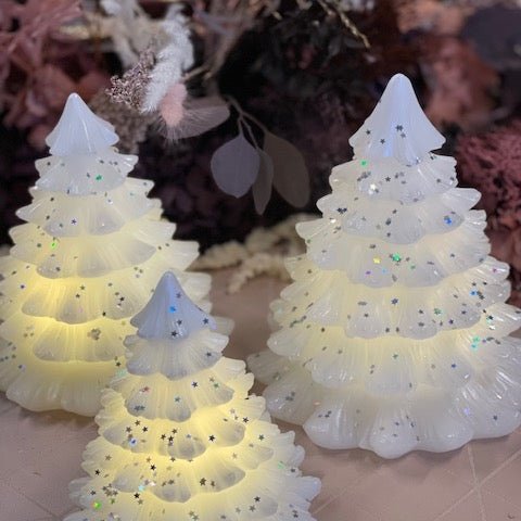 halvø metrisk Eksperiment Hvid juletræs sæt i 3 str med glimmer – Kunstige Stearinlys